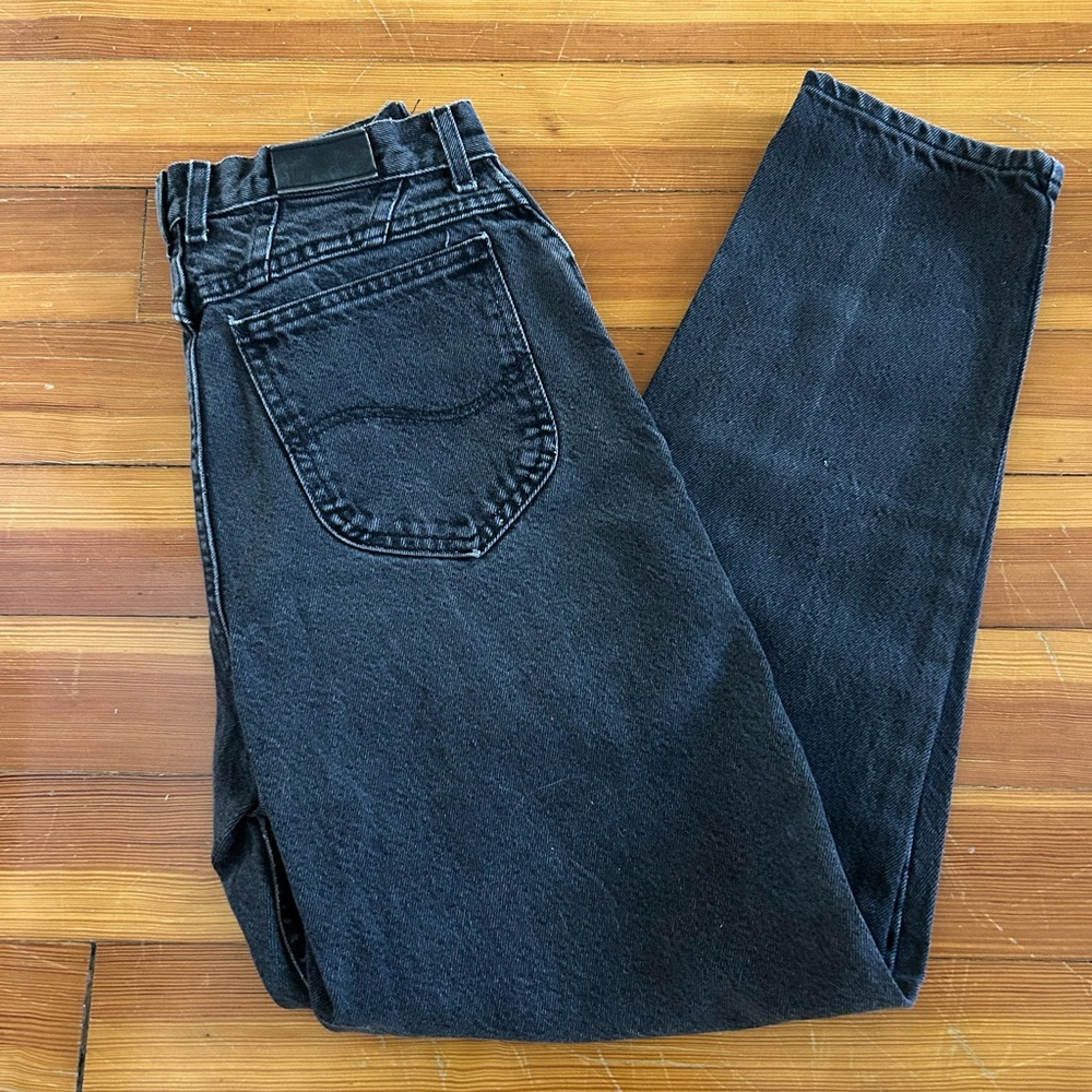 Vintage Mom Jean Style Lee Tapered Leg Black Jeans with branded front pocket